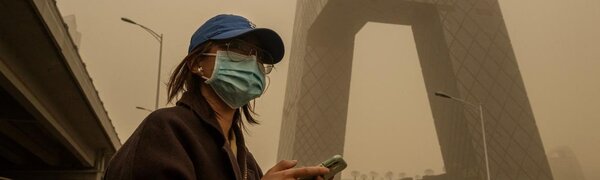 Из-за песчаной бури в Китае солнце стало синим