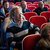 Шел по городу трамвай…