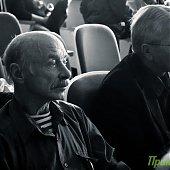Шел по городу трамвай…