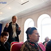 Шел по городу трамвай…