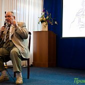 Шел по городу трамвай…