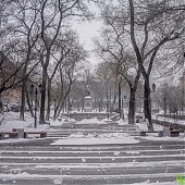 Циклон засыпал Владивосток снегом