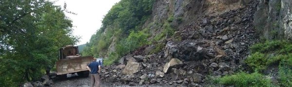 Из-за дождей на трассу в Приморье сошёл оползень