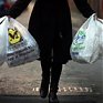 Власти Британии хотят запретить бесплатные пластиковые пакеты