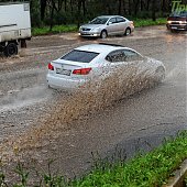 Причина сильных дождей и гроз в Приморье — атмосферные фронты