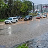 Причина сильных дождей и гроз в Приморье — атмосферные фронты