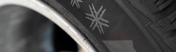 Жителям Владивостока напоминают о необходимости «переобуть» автомобили