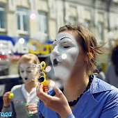 Франция во Владивостоке: Мимы на улицах города (ФОТО)