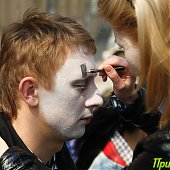 Франция во Владивостоке: Мимы на улицах города (ФОТО)