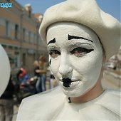 Франция во Владивостоке: Мимы на улицах города (ФОТО)