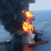 Разлив нефти в Мексиканском заливе угрожает экологической катастрофой