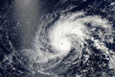 Филиппины и Япония готовятся к удару тайфуна