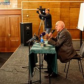Отар Иоселиане во Владивостоке: мастер-класс и выставка графики
