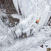 Удивительные замерзшие водопады