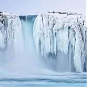 Удивительные замерзшие водопады