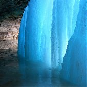 Удивительные замерзшие водопады