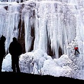 Удивительные замерзшие водопады