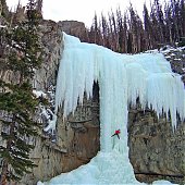 Удивительные замерзшие водопады