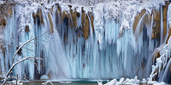 Удивительные замерзшие водопады