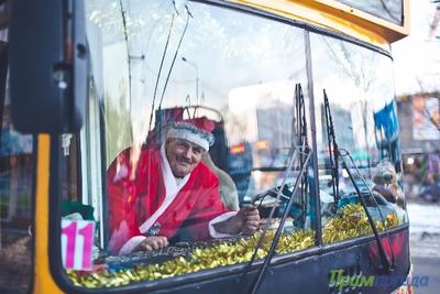 Новогодние трамвай и троллейбус порадуют жителей Владивостока