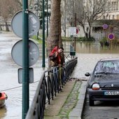 Наводнение в Париже: Сена поднялась до шестиметровой отметки