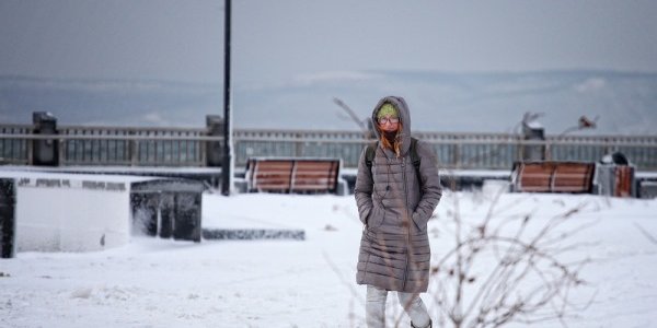 Сильный ветер во Владивостоке стал причиной нескольких ЧП