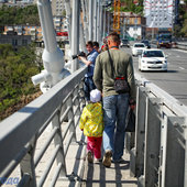 По Золотому мосту