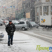 Снег кружится... летает... и тает...