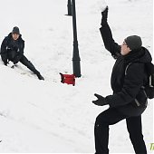 Снежное удовольствие на улицах Владивостока! 