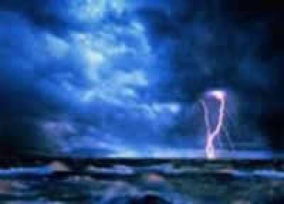 В Филиппинском море продолжает набирать силу тайфун 