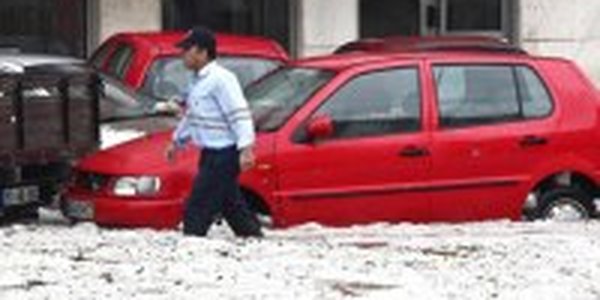 Сильный град обрушился на китайскую провинцию Ганьсу