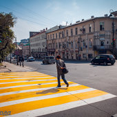 Во Владивостоке появились «солнечные» пешеходные переходы