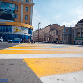 Во Владивостоке появились «солнечные» пешеходные переходы