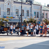 Во Владивостоке появились «солнечные» пешеходные переходы