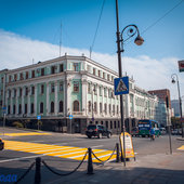 Во Владивостоке появились «солнечные» пешеходные переходы