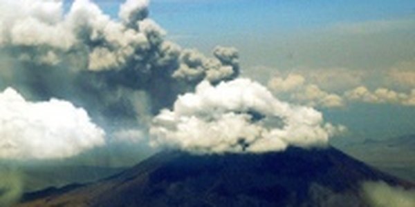 Необычное извержение вулкана началось в Гватемале