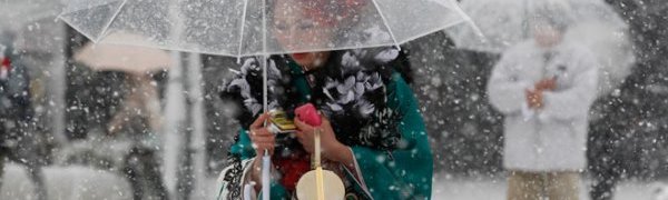На японском острове Хоккайдо выросли двухметровые сугробы