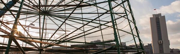 Главную городскую ёлку монтируют во Владивостоке