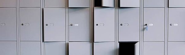 В китайском магазине открыли камеру хранения для мужей
