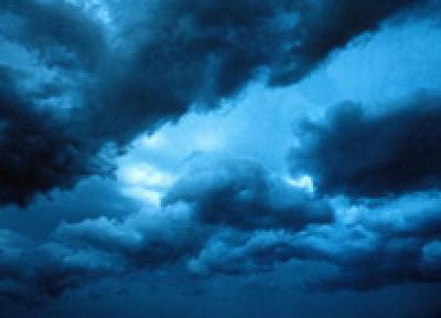 Тайфун LUPIT медленно подбирается к Японии