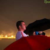Субботний вечер: проливной дождь и лазерное шоу