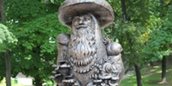 В Рязани появился памятник грибам с глазами