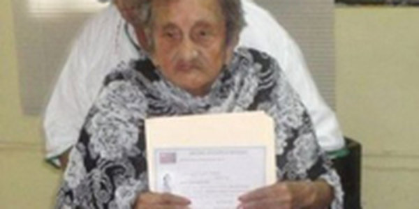 100-летняя мексиканка окончила начальную школу