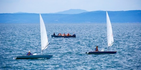 В предстоящие выходные Амурский залив украсят паруса
