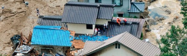 Оползень сошел на жилые кварталы в Хиросиме