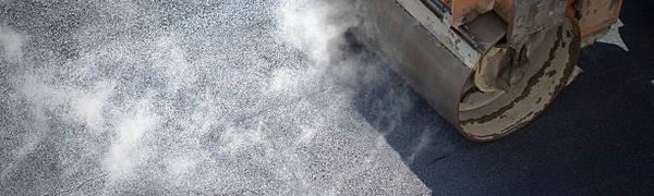 Росавтодор разрешил укладывать асфальт в мороз и снегопад