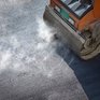 Росавтодор разрешил укладывать асфальт в мороз и снегопад