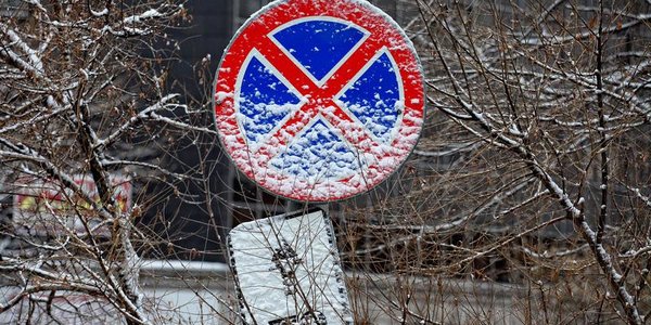 На Русском острове запретят парковку машин на обочинах