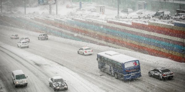 Более 20 междугородних автобусов из Владивостока отменили из-за снегопада