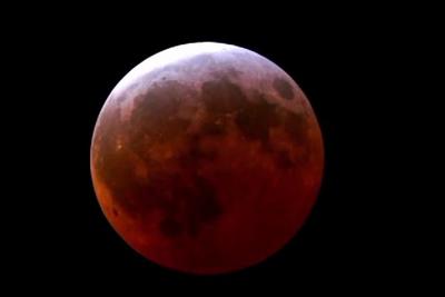 NASA показало cамое короткое лунное затмение века